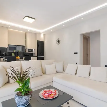 Royal View - Private Pool & Hot Tub Villa *