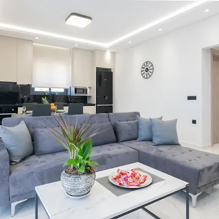 Royal View - Private Pool & Hot Tub Villa Romírion