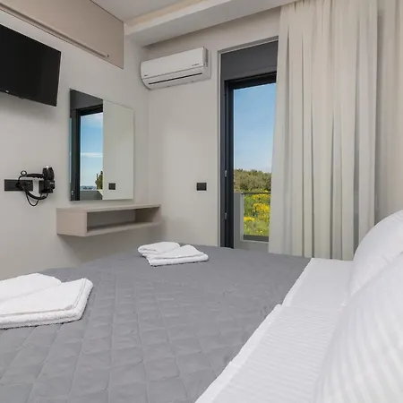 Royal View - Private Pool & Hot Tub Villa Romírion