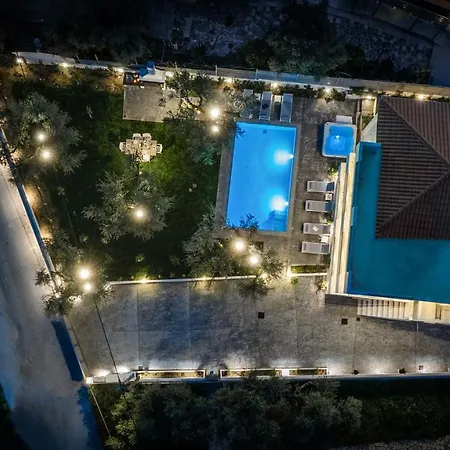 Royal View - Private Pool & Hot Tub Romírion