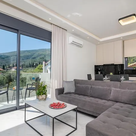 Villa Royal View - Private Pool & Hot Tub Romírion