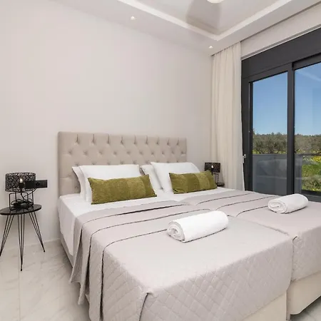 Royal View - Private Pool & Hot Tub * Romírion