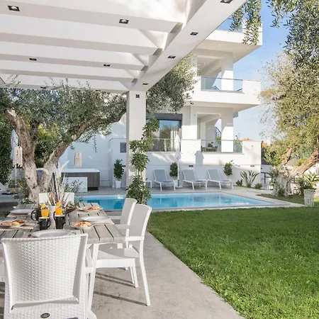 Royal View - Private Pool & Hot Tub *