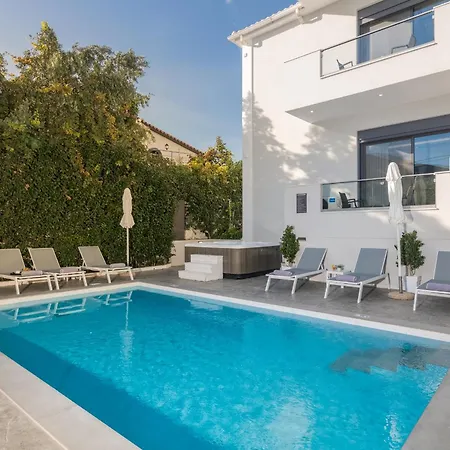 Royal View - Private Pool & Hot Tub Villa