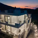 Вилла Royal View - Private Pool & Hot Tub