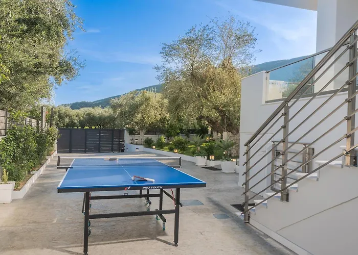 Royal View - Private Pool & Hot Tub Ρομίρι