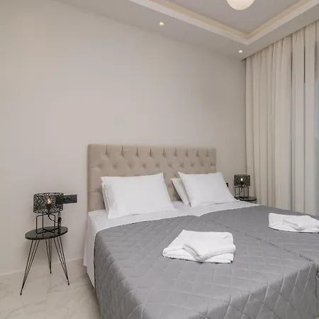 Royal View - Private Pool & Hot Tub Vilă