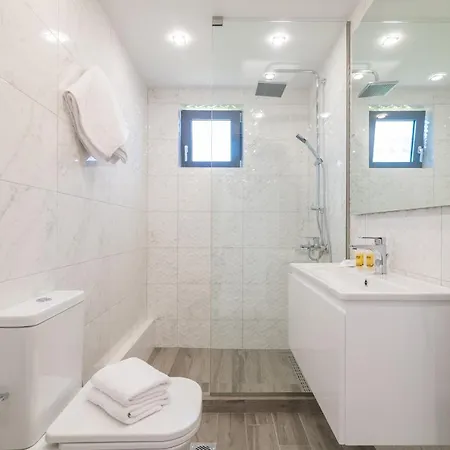 Royal View - Private Pool & Hot Tub Romírion