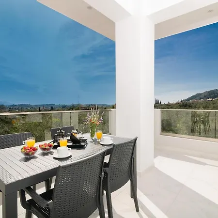 Royal View - Private Pool & Hot Tub Romírion