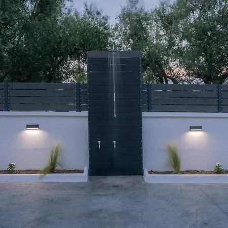 Royal View - Private Pool & Hot Tub Romírion