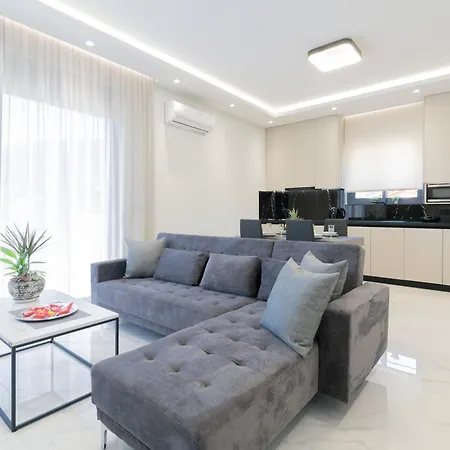 Vilă Royal View - Private Pool & Hot Tub Romírion