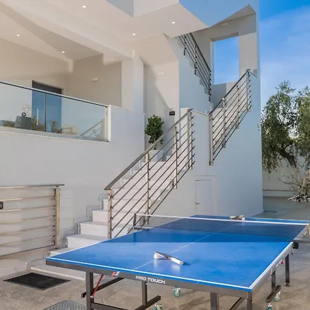 Royal View - Private Pool & Hot Tub Romírion