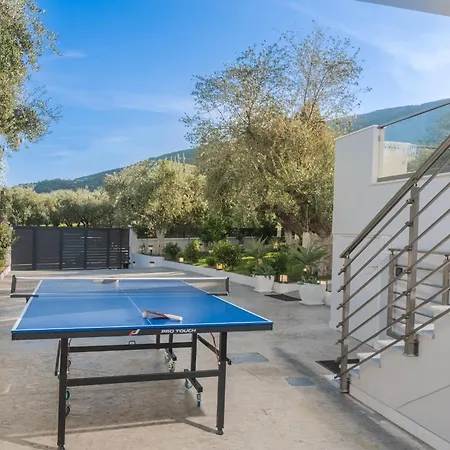 Royal View - Private Pool & Hot Tub Romírion