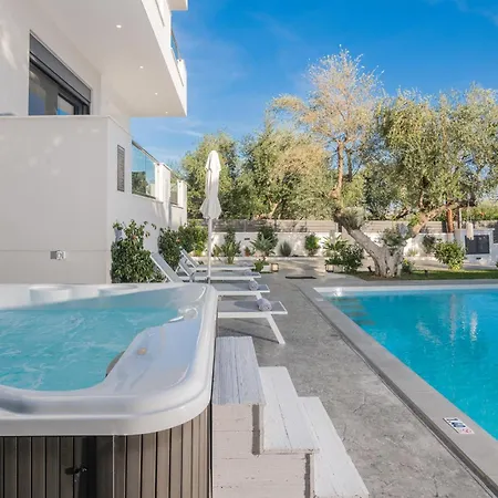 Villa Royal View - Private Pool & Hot Tub Romírion