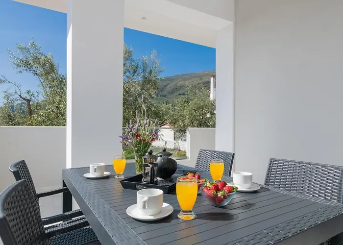 Royal View - Private Pool & Hot Tub Romírion