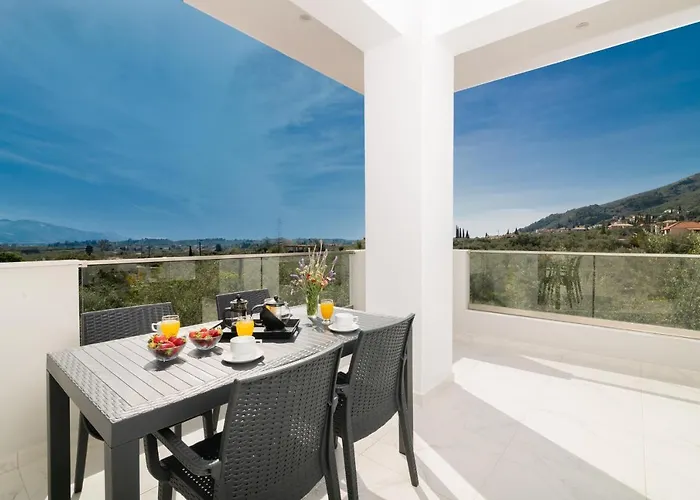 Royal View - Private Pool & Hot Tub Romírion
