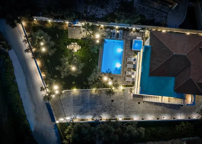 Royal View - Private Pool & Hot Tub Romírion