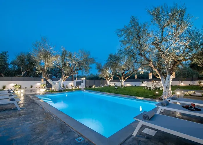 Royal View - Private Pool & Hot Tub *