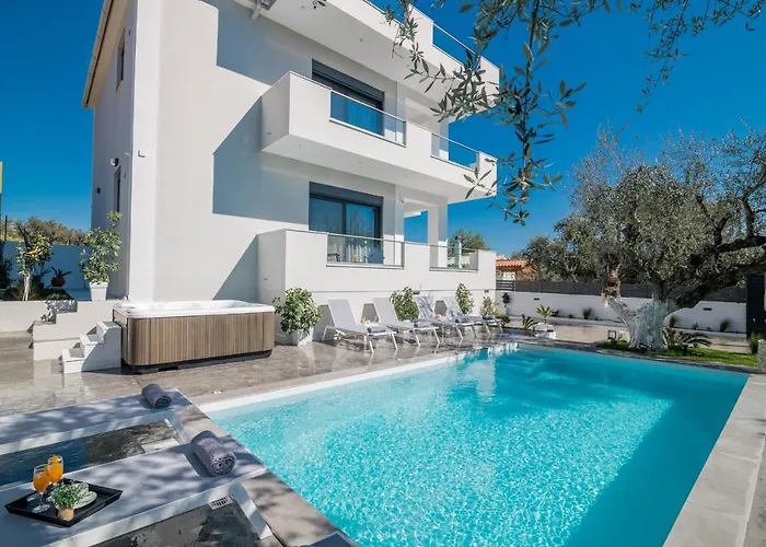 Royal View - Private Pool & Hot Tub * Romírion
